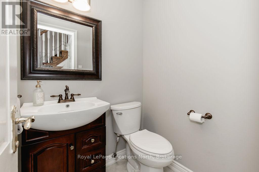 18 Mills Circle, Springwater, Ontario  L0L 1X0 - Photo 18 - S12211315