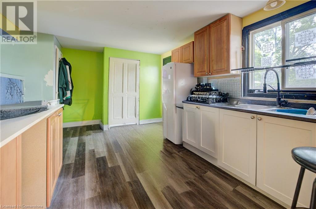 28 Amos Avenue Unit# A&b, Waterloo, Ontario  N2L 5G3 - Photo 13 - 40739534
