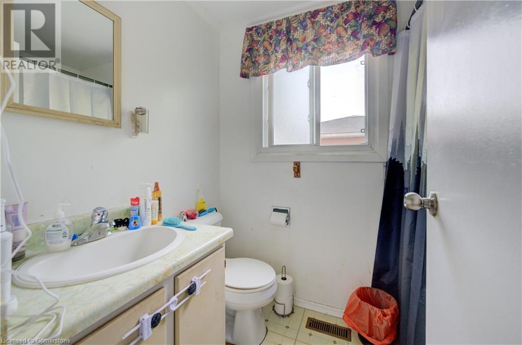 28 Amos Avenue Unit# A&b, Waterloo, Ontario  N2L 5G3 - Photo 16 - 40739534