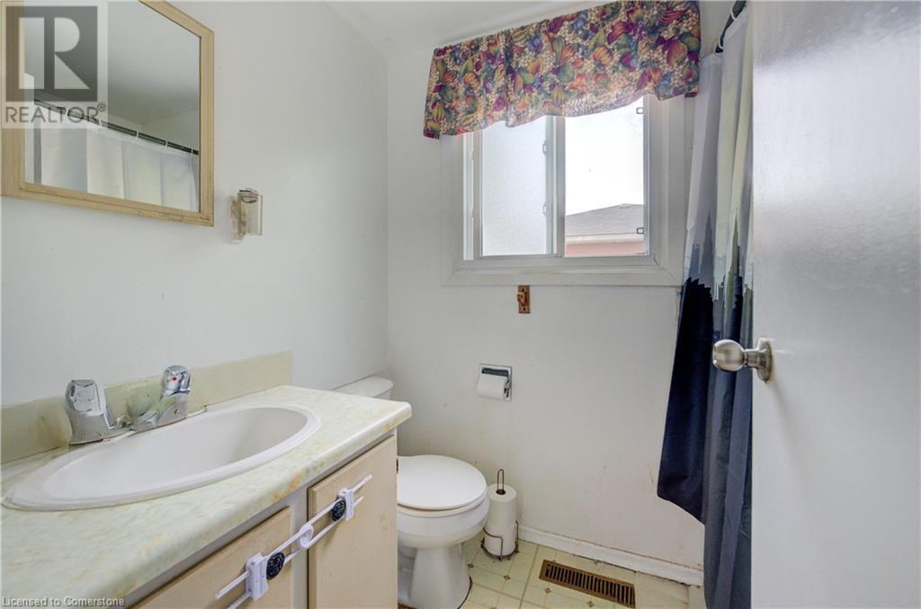 28 Amos Avenue Unit# A&b, Waterloo, Ontario  N2L 5G3 - Photo 5 - 40739534