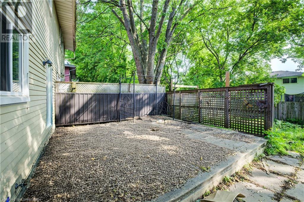 28 Amos Avenue Unit# A&b, Waterloo, Ontario  N2L 5G3 - Photo 7 - 40739534