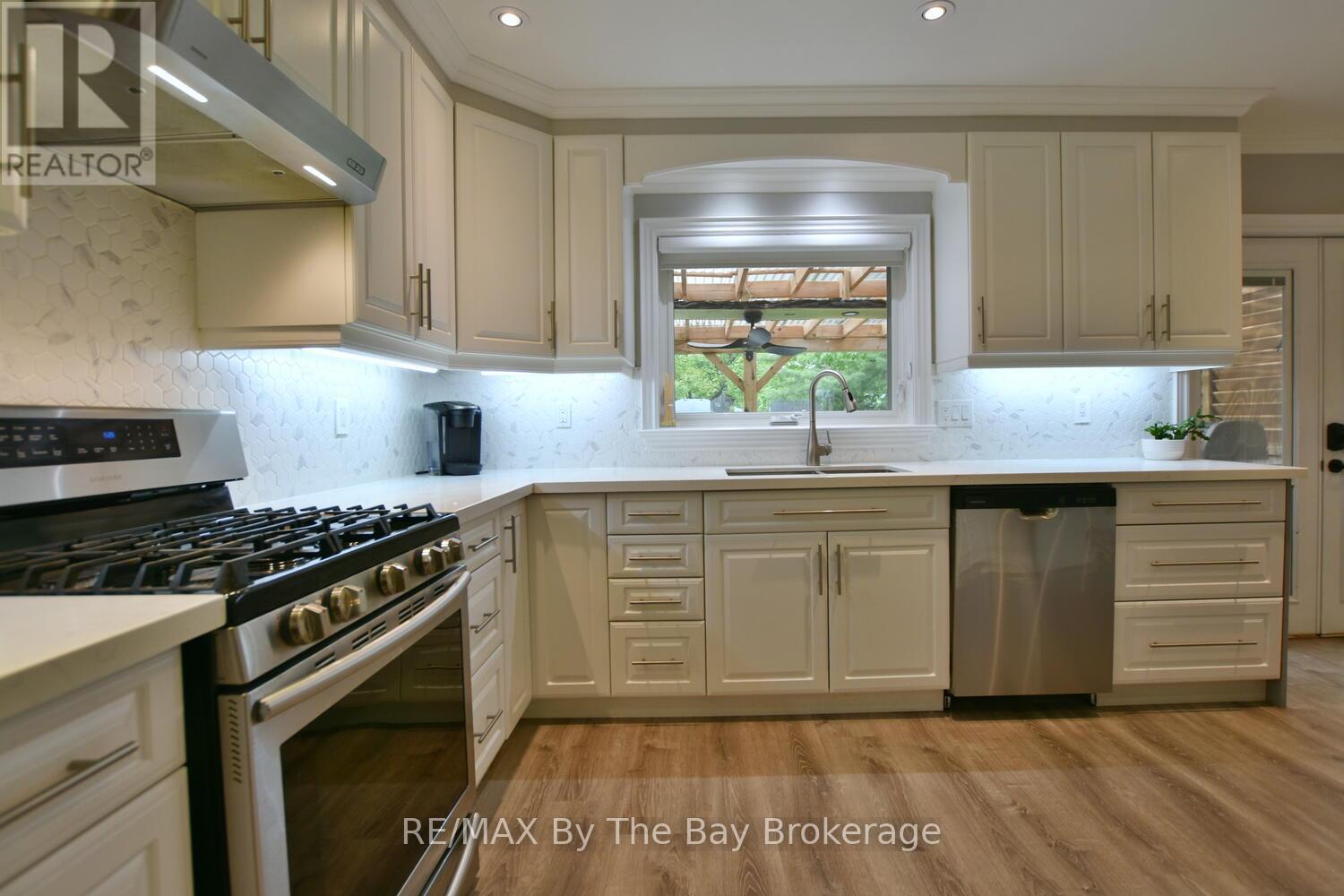 75 40th Street S, Wasaga Beach, Ontario  L9Z 1Z9 - Photo 15 - S12211841