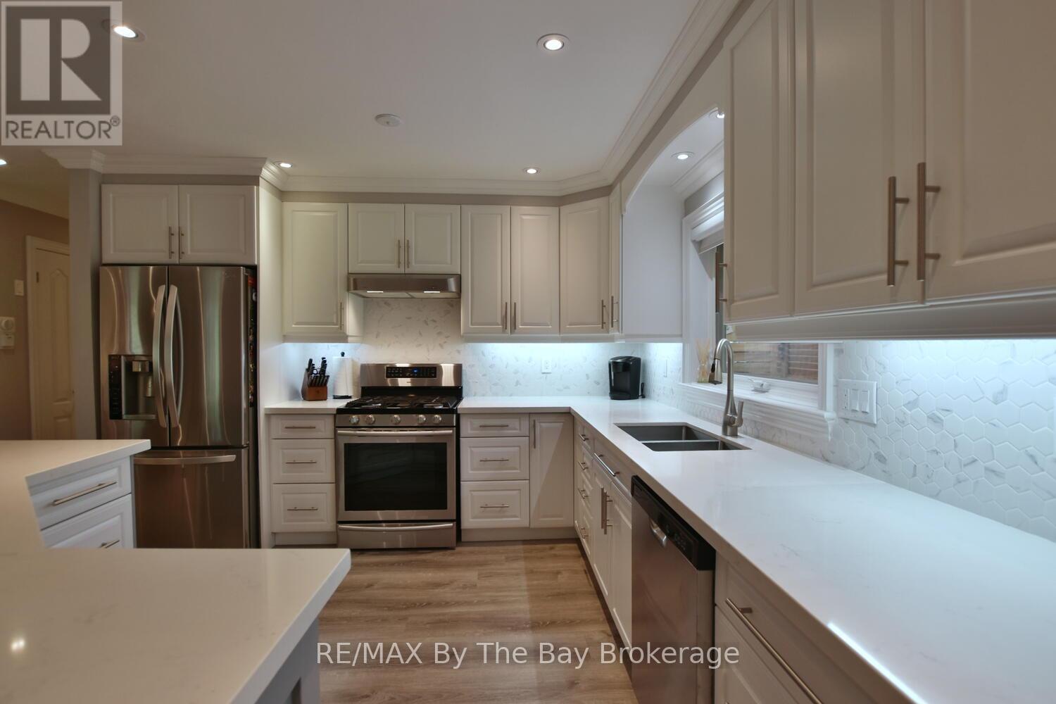 75 40th Street S, Wasaga Beach, Ontario  L9Z 1Z9 - Photo 6 - S12211841