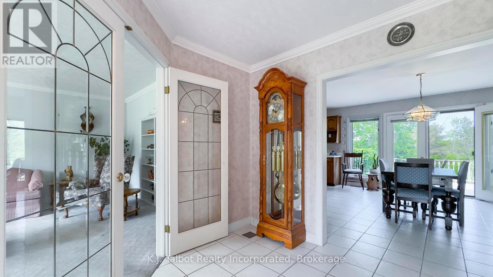 386 Templeton Street, North Huron, Ontario  N0M 1H0 - Photo 10 - X12212253