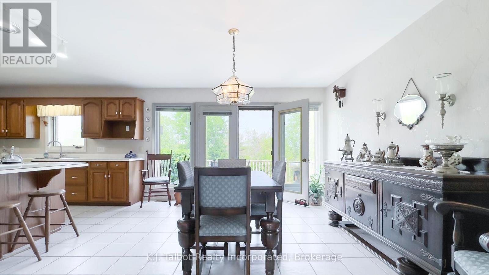 386 Templeton Street, North Huron, Ontario  N0M 1H0 - Photo 15 - X12212253