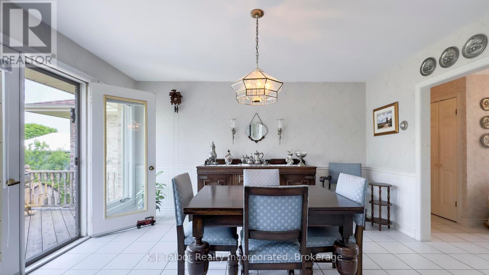 386 Templeton Street, North Huron, Ontario  N0M 1H0 - Photo 16 - X12212253