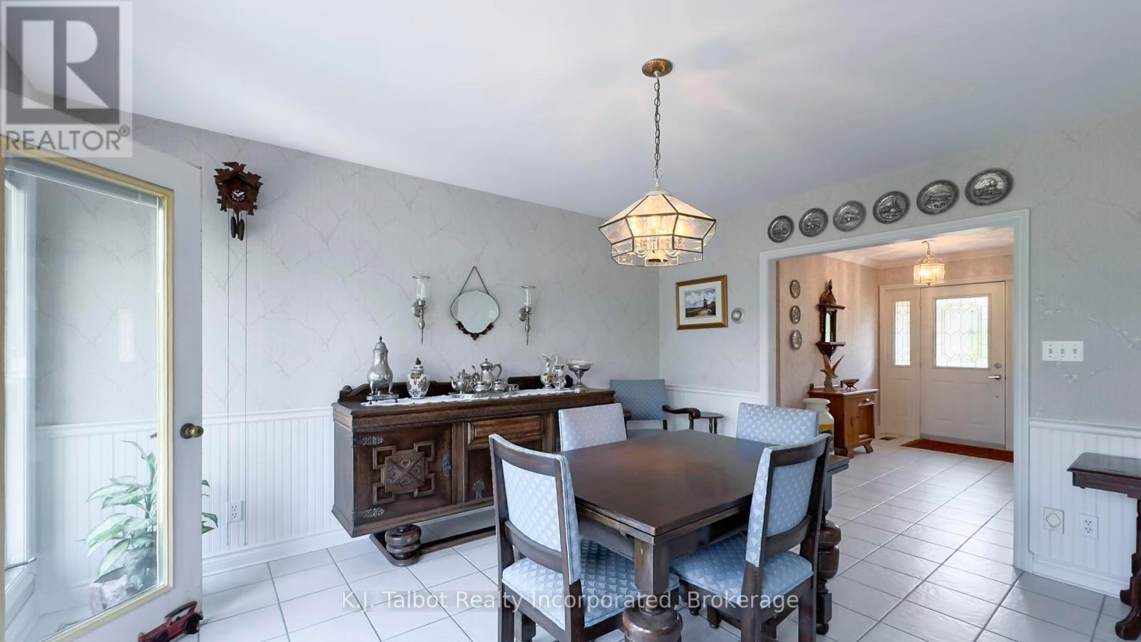 386 Templeton Street, North Huron, Ontario  N0M 1H0 - Photo 17 - X12212253
