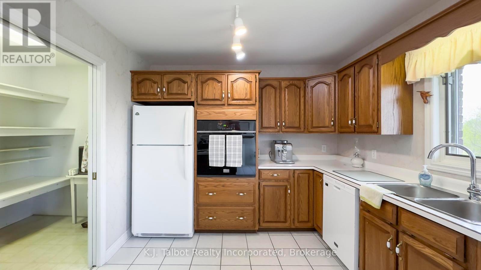 386 Templeton Street, North Huron, Ontario  N0M 1H0 - Photo 19 - X12212253