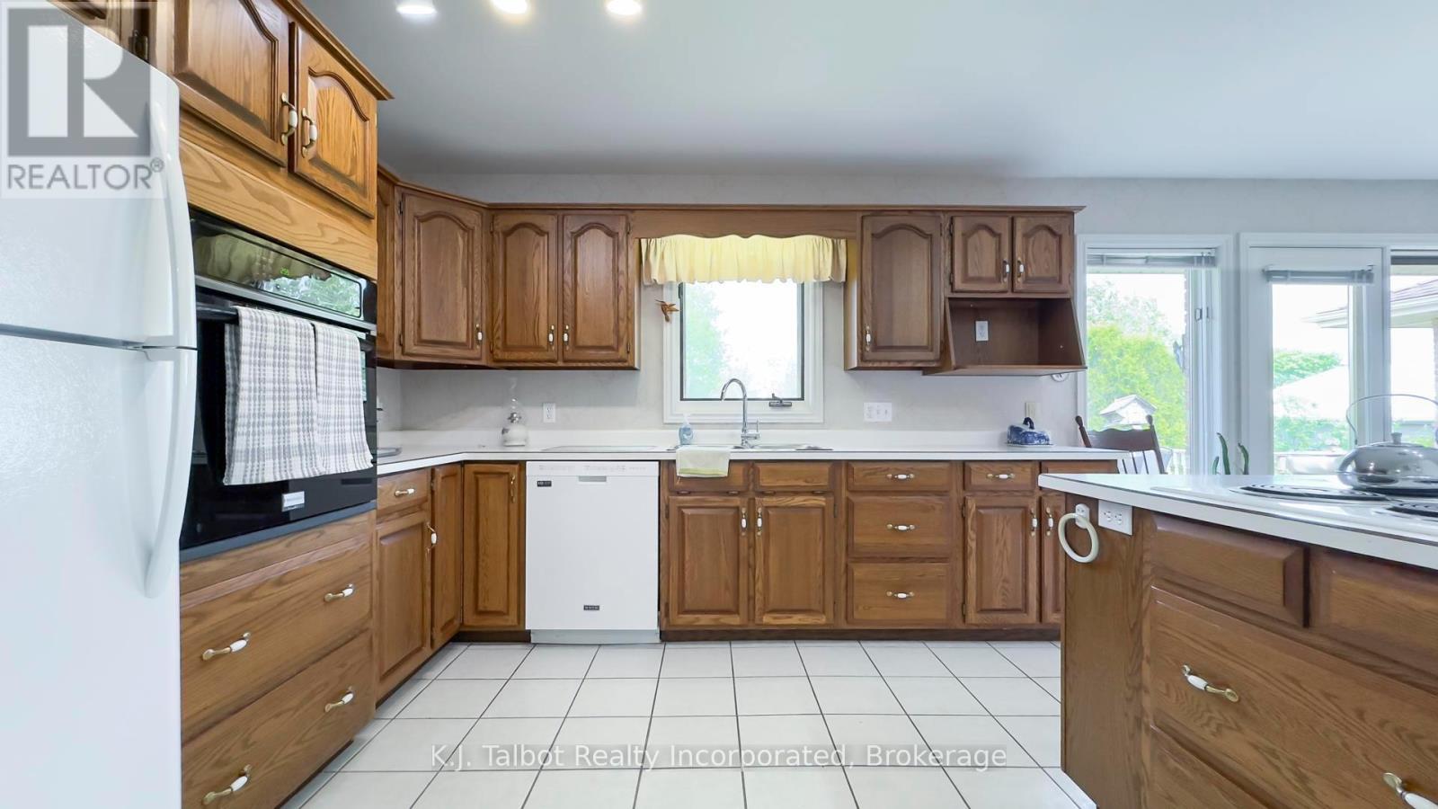 386 Templeton Street, North Huron, Ontario  N0M 1H0 - Photo 20 - X12212253