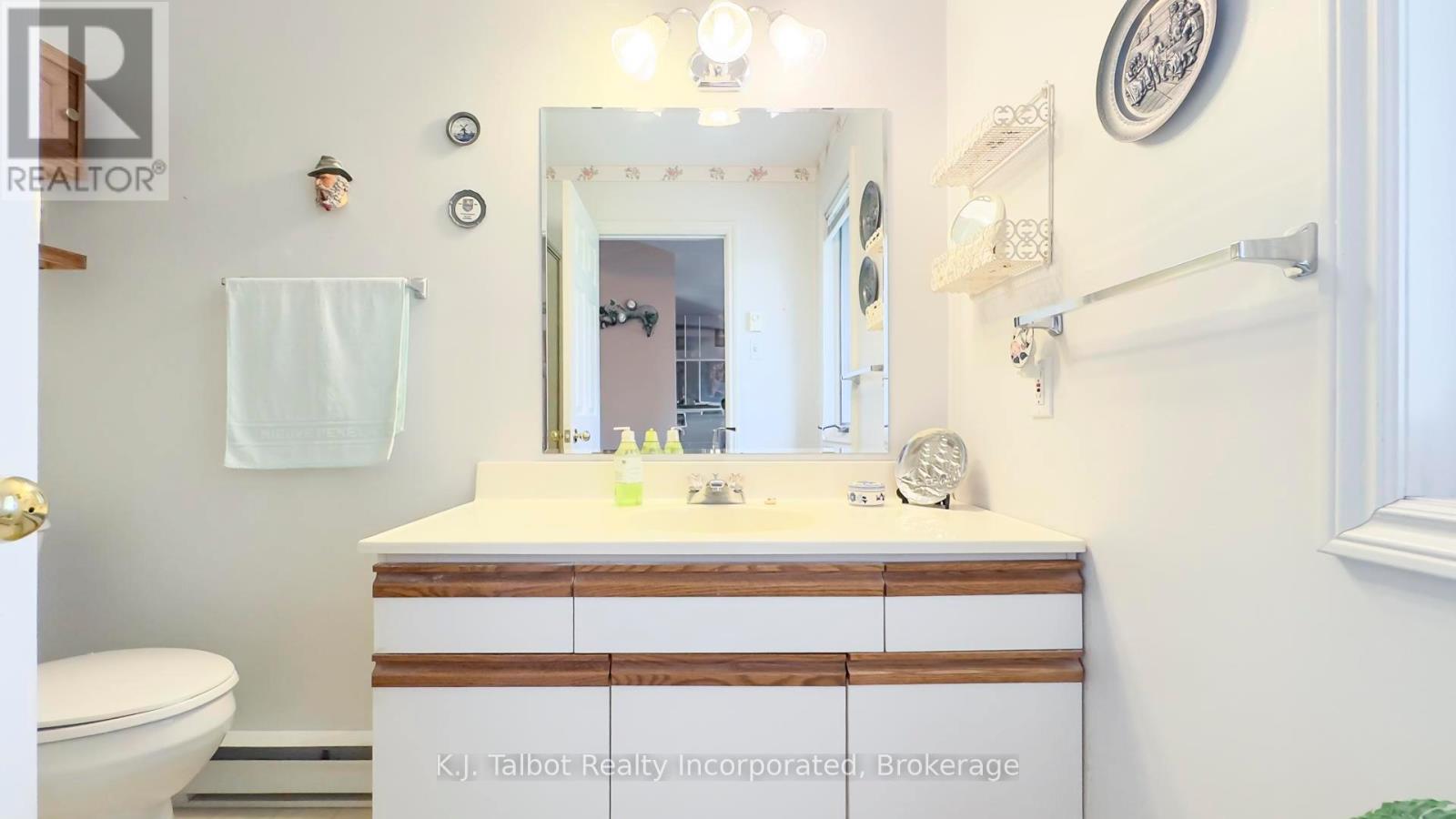 386 Templeton Street, North Huron, Ontario  N0M 1H0 - Photo 28 - X12212253