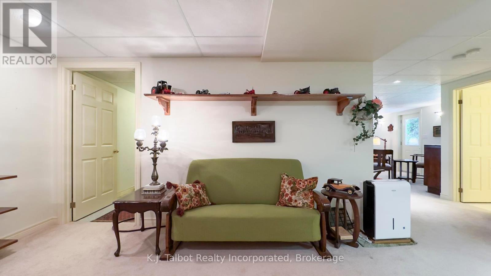 386 Templeton Street, North Huron, Ontario  N0M 1H0 - Photo 32 - X12212253