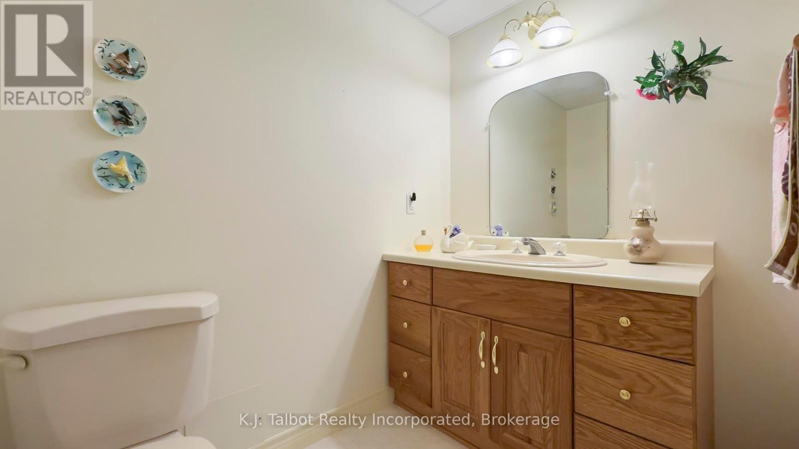 386 Templeton Street, North Huron, Ontario  N0M 1H0 - Photo 38 - X12212253