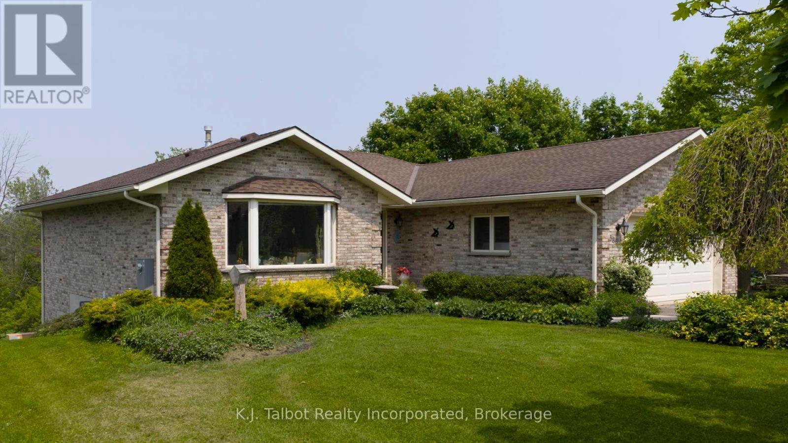 386 Templeton Street, North Huron, Ontario  N0M 1H0 - Photo 9 - X12212253
