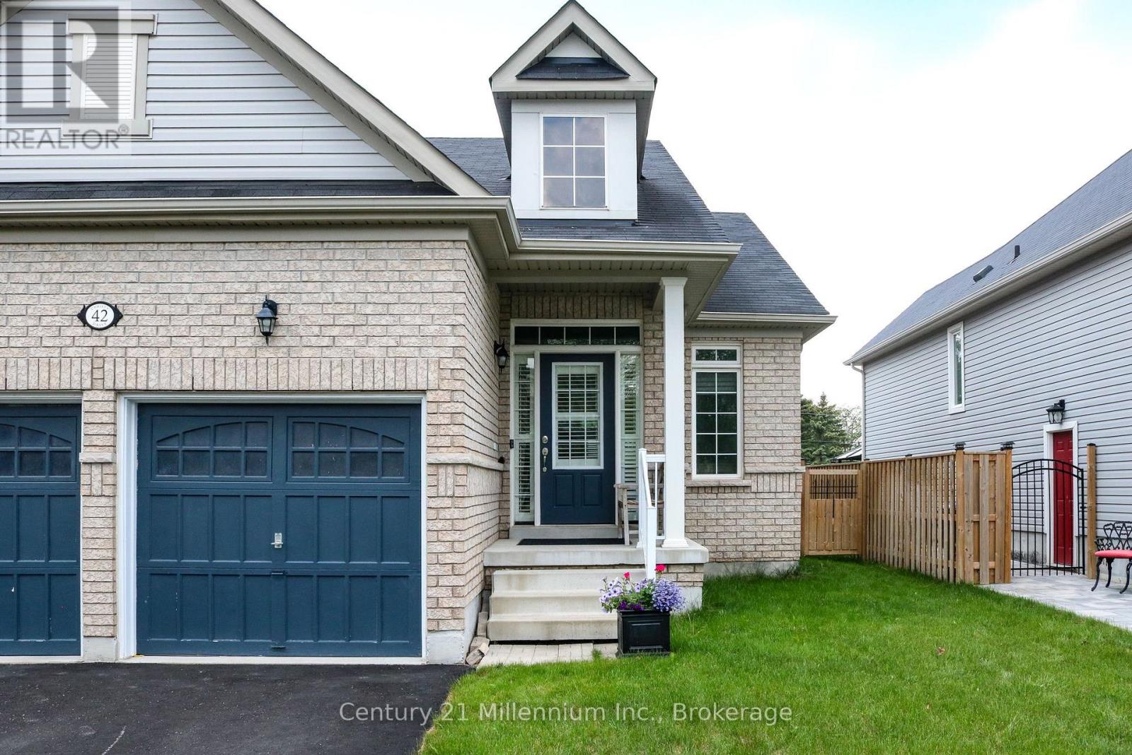 42 Christy Drive, Wasaga Beach, Ontario  L9Z 0E5 - Photo 5 - S12212545