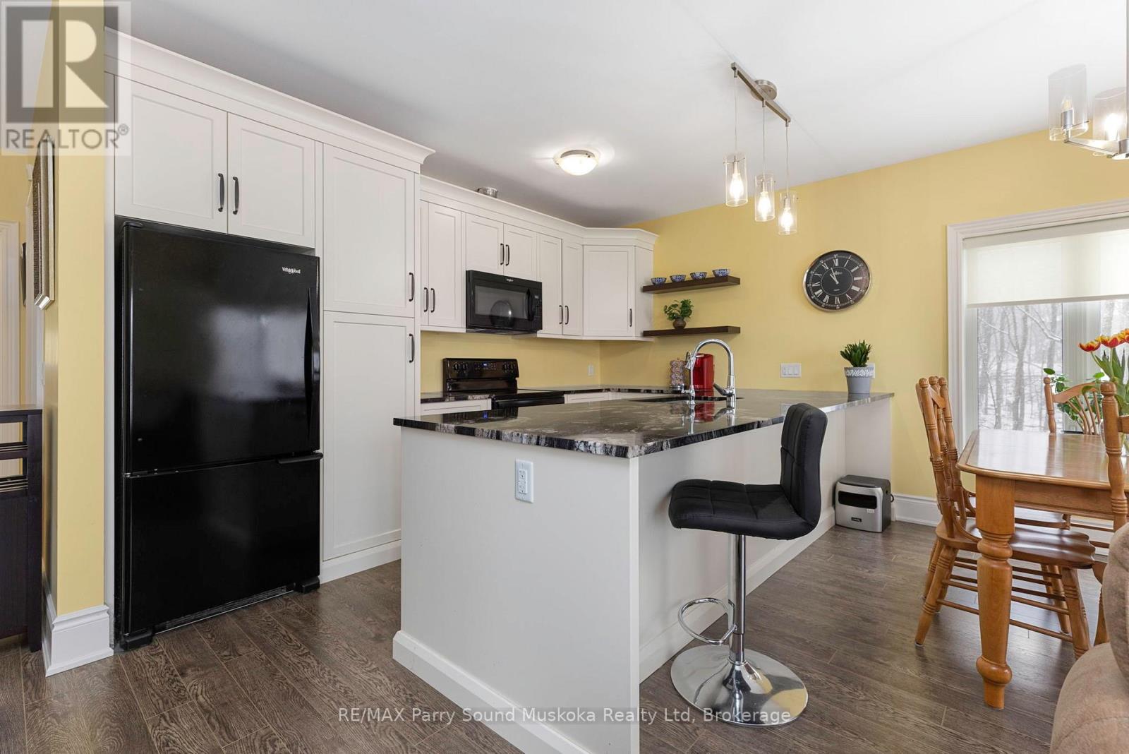 303 - 11b Salt Dock Road, Parry Sound, Ontario  P2A 3B6 - Photo 13 - X12212818