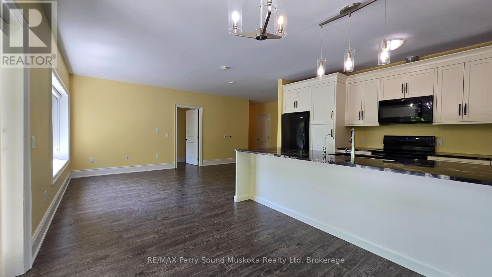 303 - 11b Salt Dock Road, Parry Sound, Ontario  P2A 3B6 - Photo 17 - X12212818