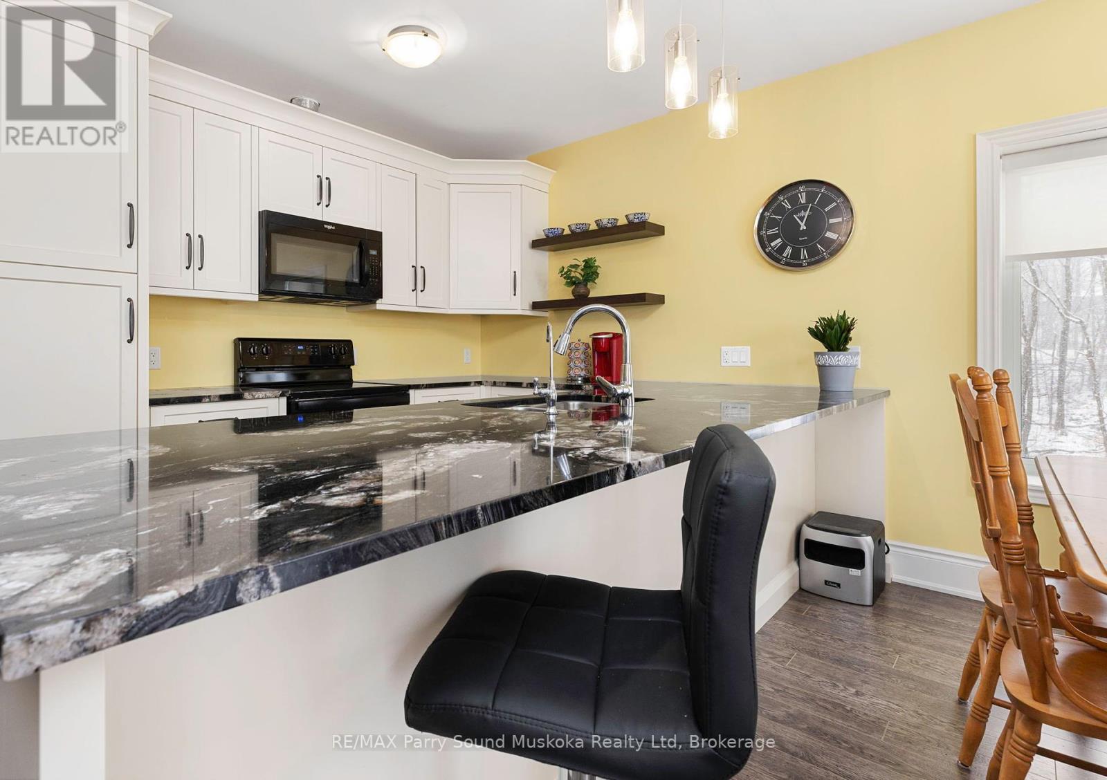 303 - 11b Salt Dock Road, Parry Sound, Ontario  P2A 3B6 - Photo 23 - X12212818