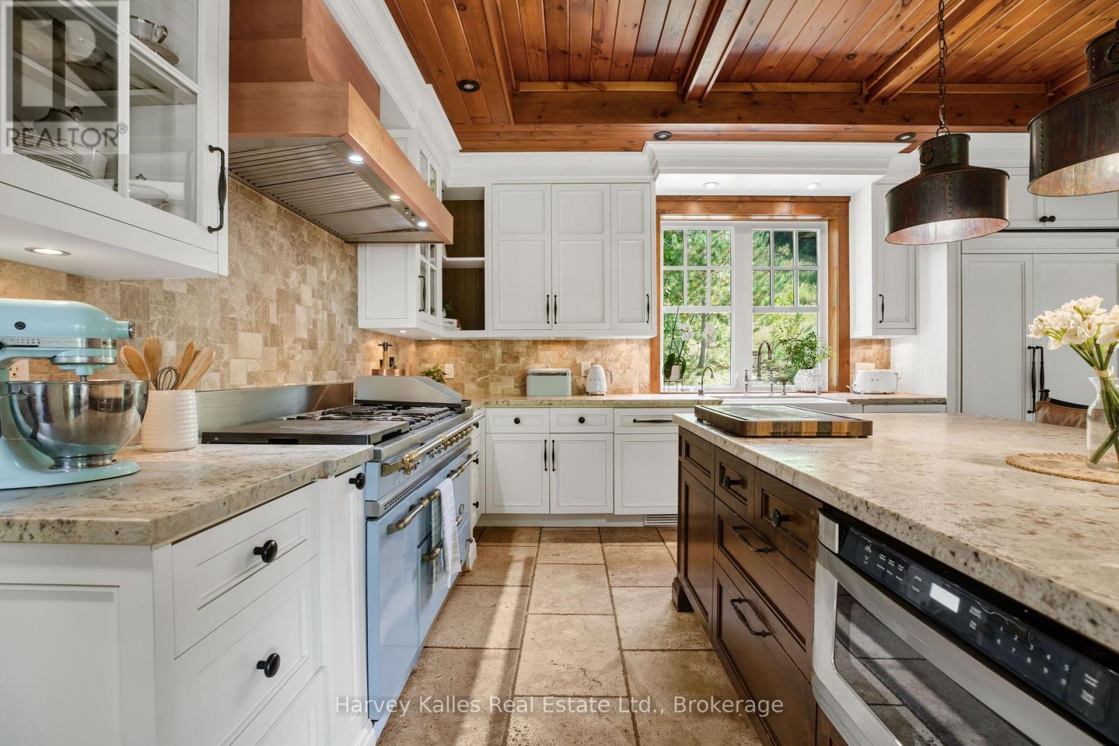 1074 Tally Ho Winter Park Road, Lake Of Bays, Ontario  P1H 2J6 - Photo 8 - X12212959