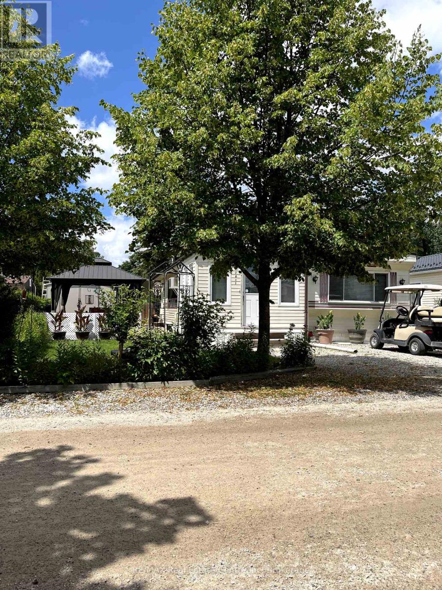 2073 Friendly Boulevard, Centre Wellington, Ontario  N1M 2W5 - Photo 2 - X12213142