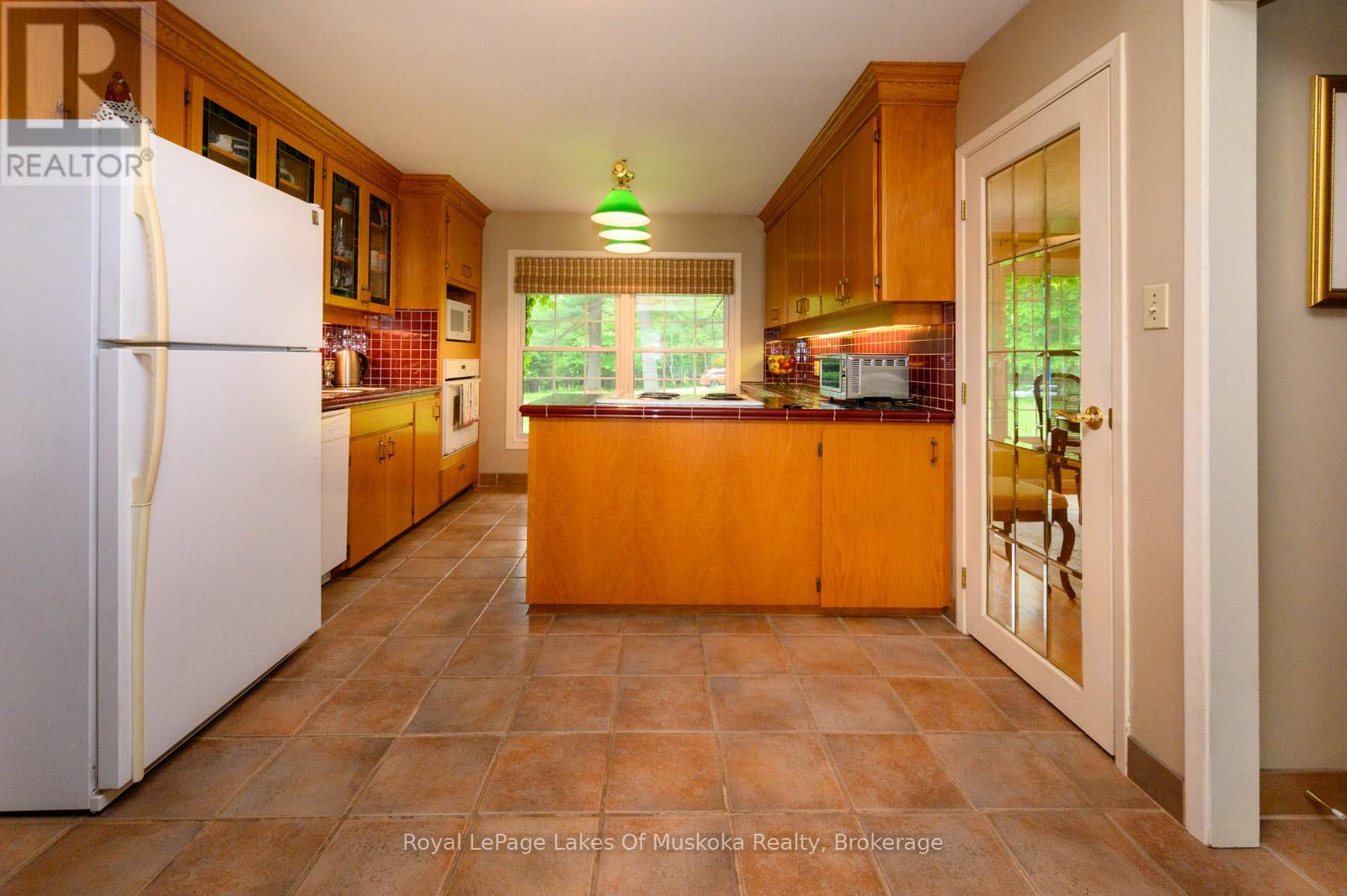 1216 Ravenscliffe Road, Huntsville, Ontario  P1H 0J3 - Photo 15 - X12213172