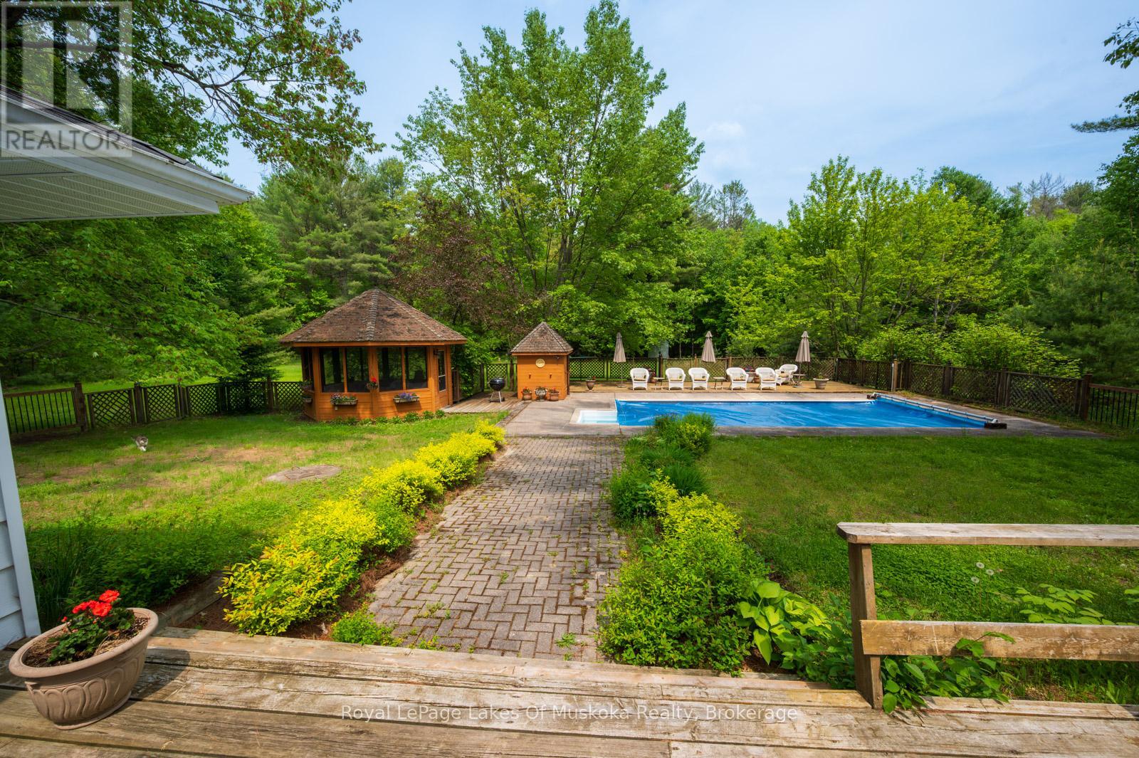 1216 Ravenscliffe Road, Huntsville, Ontario  P1H 0J3 - Photo 4 - X12213172