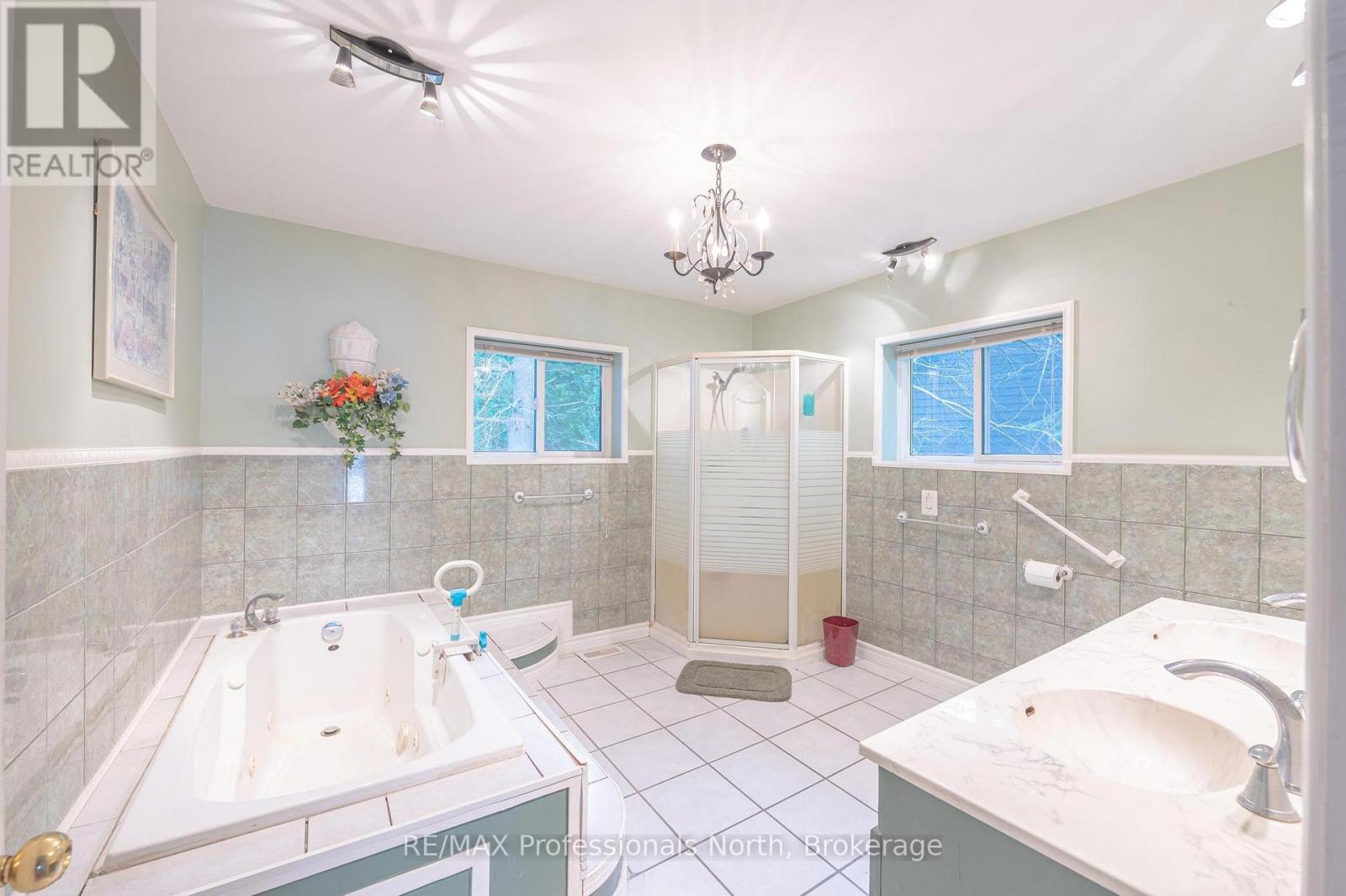 1015 Blackberry Lane, Minden Hills, Ontario  K0M 2K0 - Photo 19 - X12213252