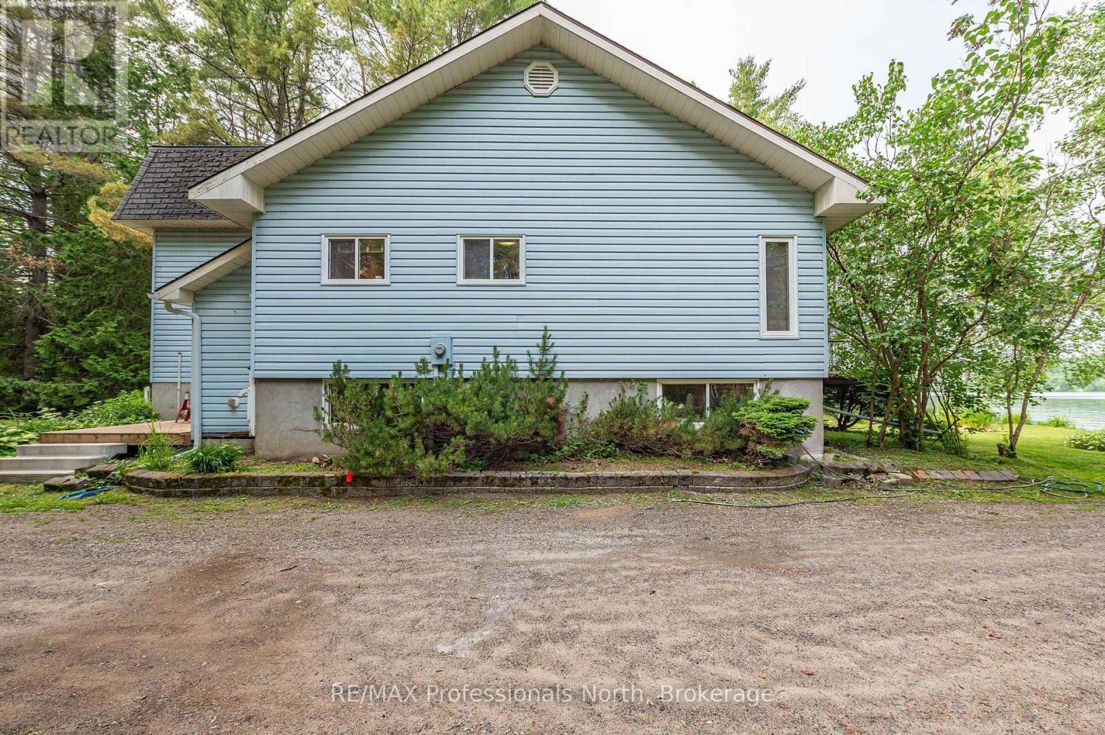 1015 Blackberry Lane, Minden Hills, Ontario  K0M 2K0 - Photo 3 - X12213252