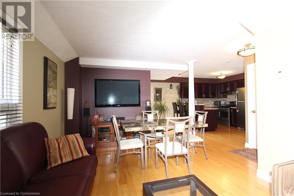 632 Columbia Forest Boulevard, Waterloo, Ontario  N2V 2K9 - Photo 3 - 40739392