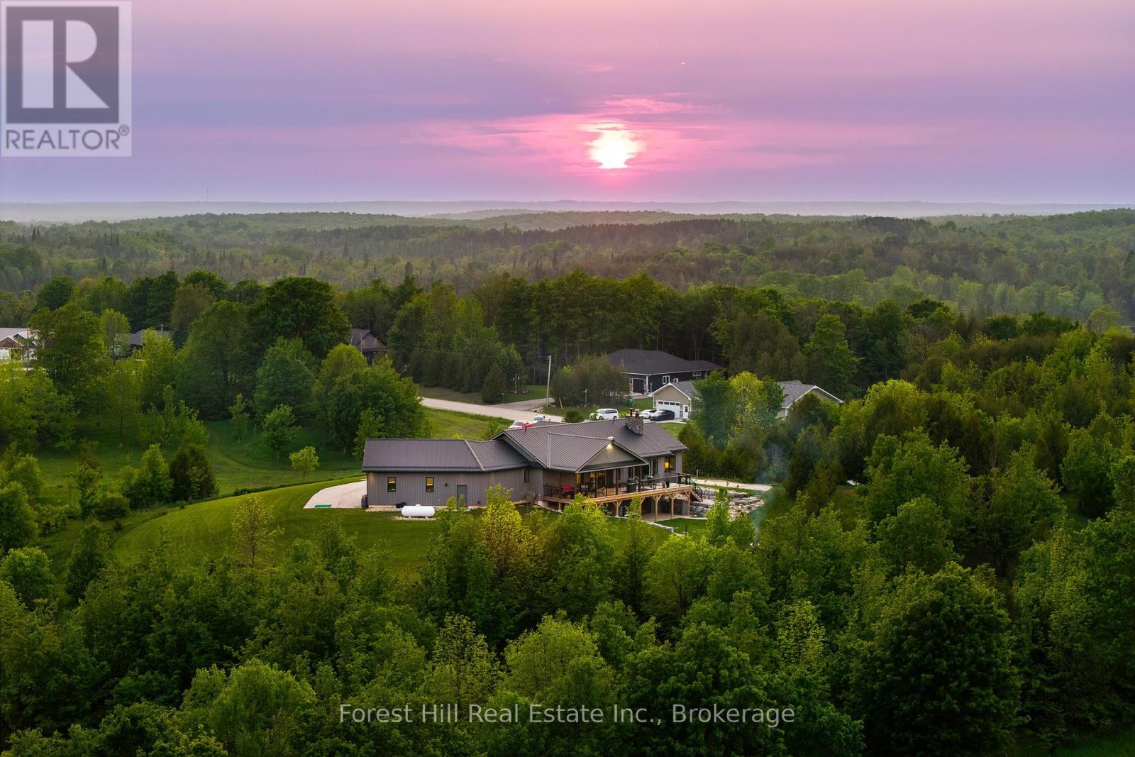240 Lookout Drive, West Grey, Ontario  N0C 1H0 - Photo 3 - X12213302