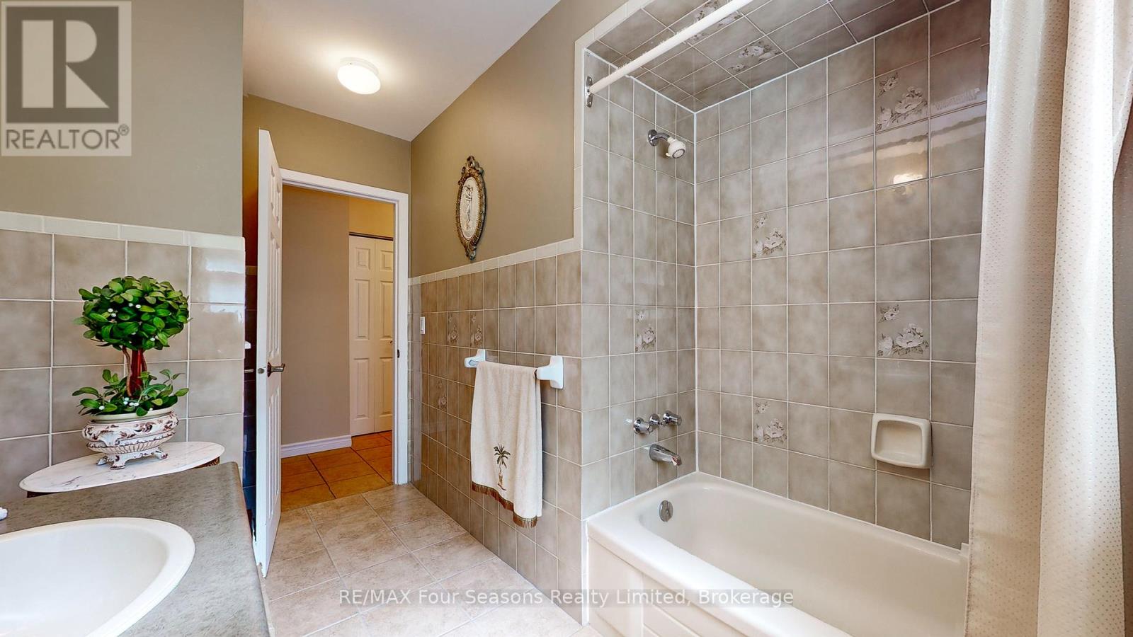 76 Arthur Street E, Blue Mountains, Ontario  N0H 2P0 - Photo 11 - X12213883
