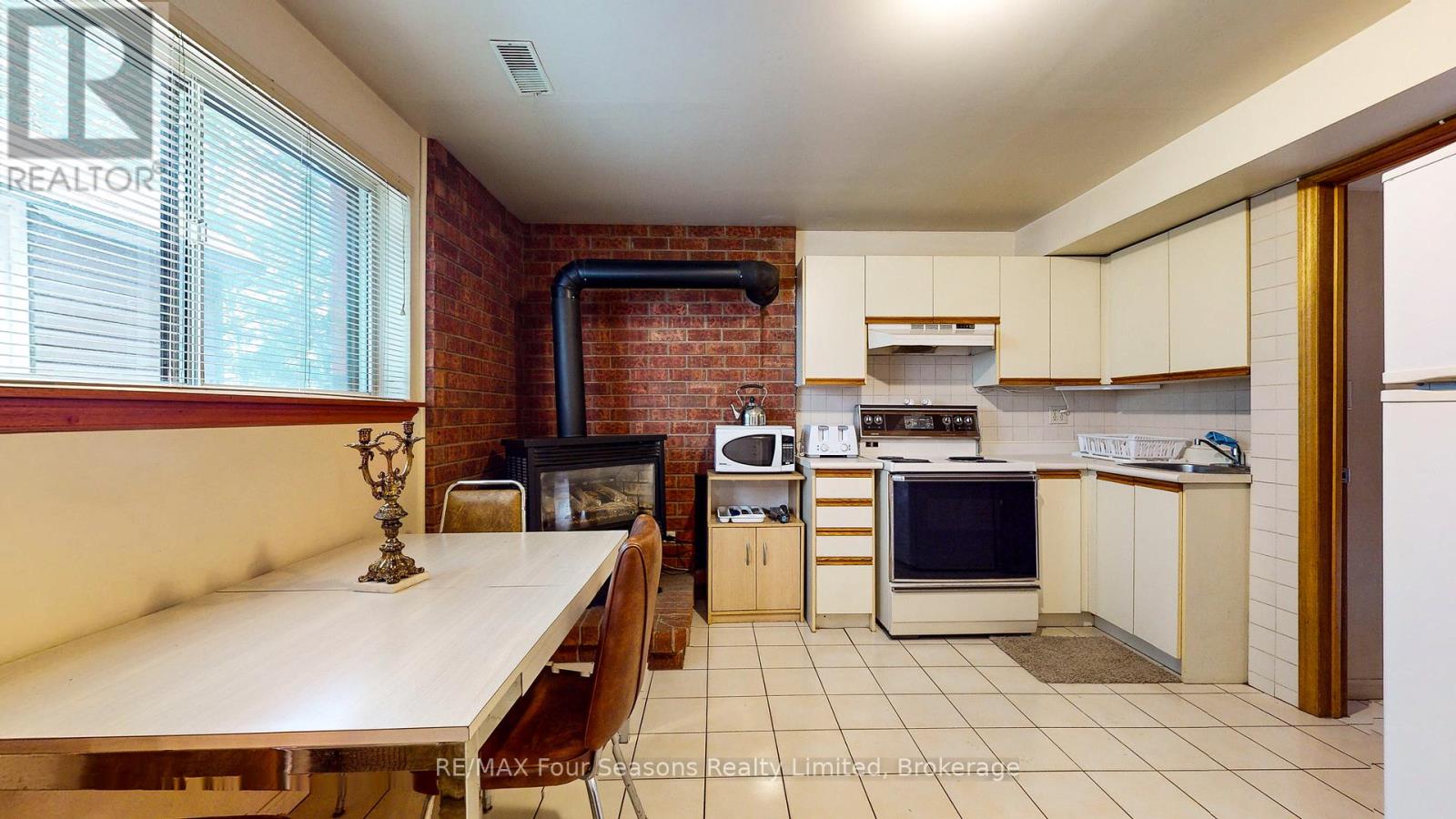 76 Arthur Street E, Blue Mountains, Ontario  N0H 2P0 - Photo 19 - X12213883
