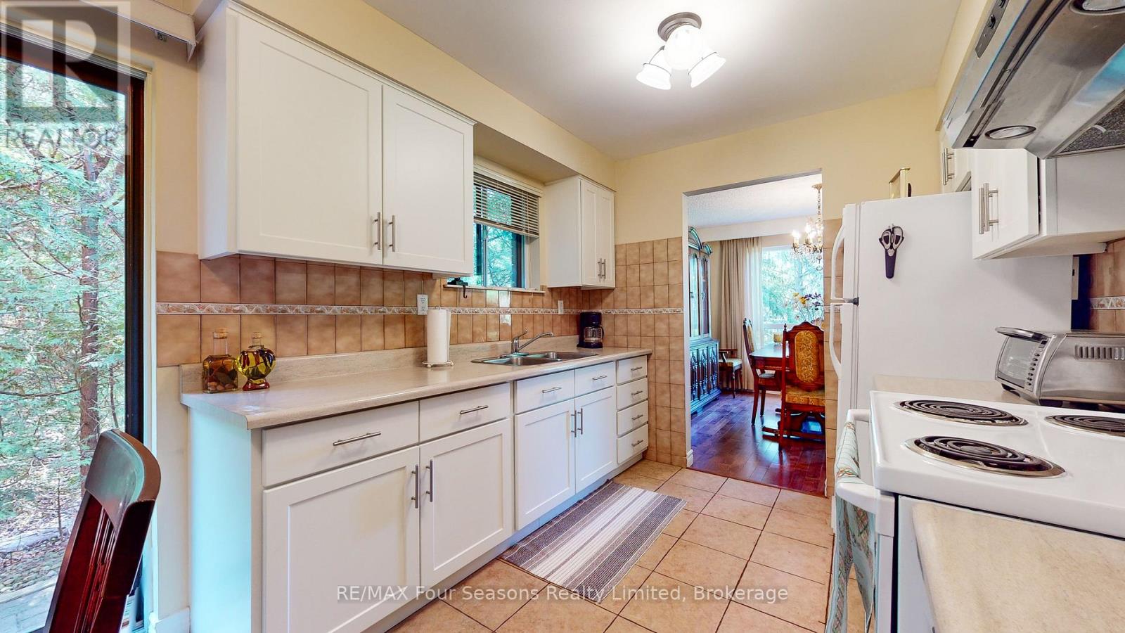 76 Arthur Street E, Blue Mountains, Ontario  N0H 2P0 - Photo 2 - X12213883