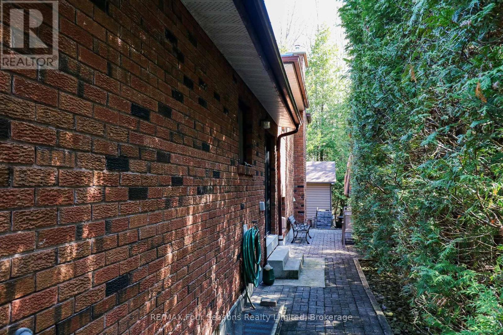 76 Arthur Street E, Blue Mountains, Ontario  N0H 2P0 - Photo 35 - X12213883