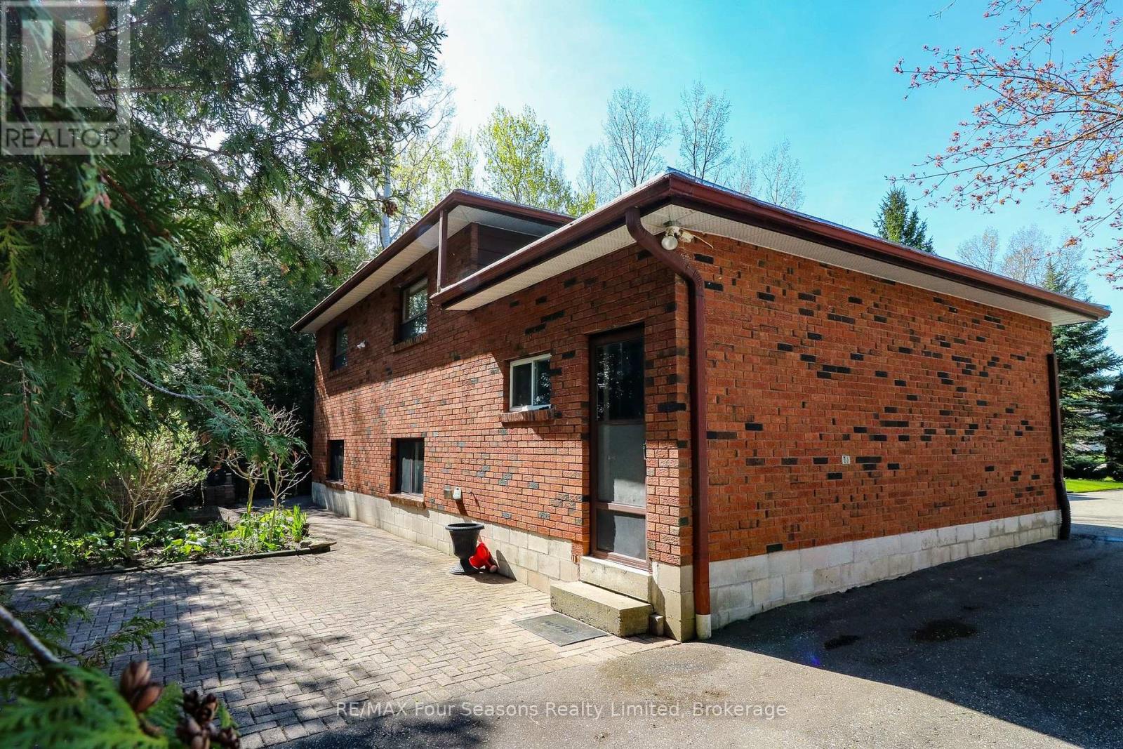 76 Arthur Street E, Blue Mountains, Ontario  N0H 2P0 - Photo 37 - X12213883