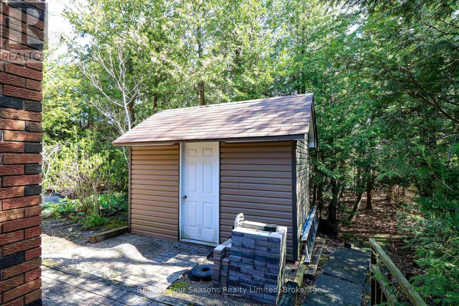 76 Arthur Street E, Blue Mountains, Ontario  N0H 2P0 - Photo 38 - X12213883