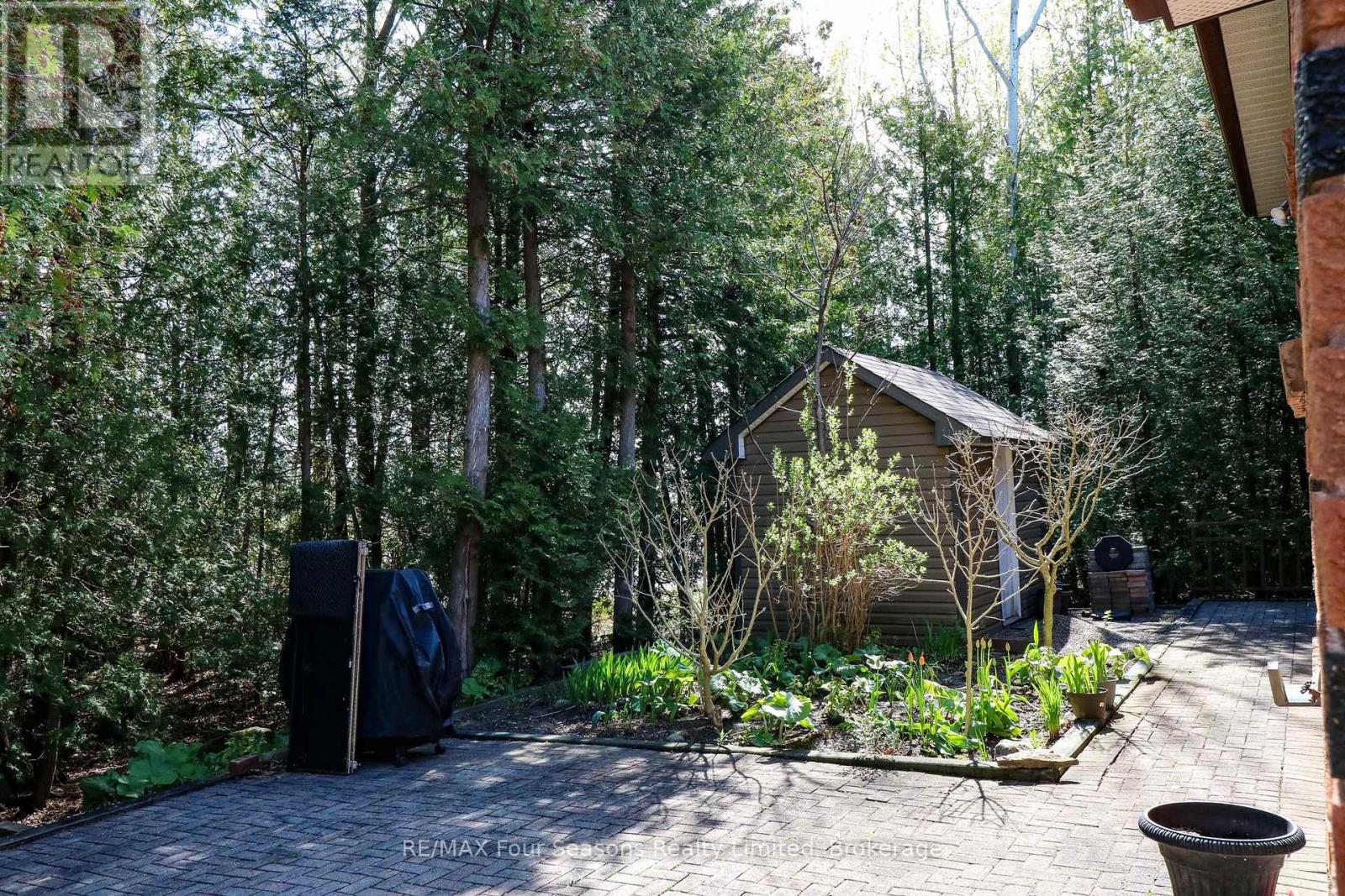 76 Arthur Street E, Blue Mountains, Ontario  N0H 2P0 - Photo 40 - X12213883