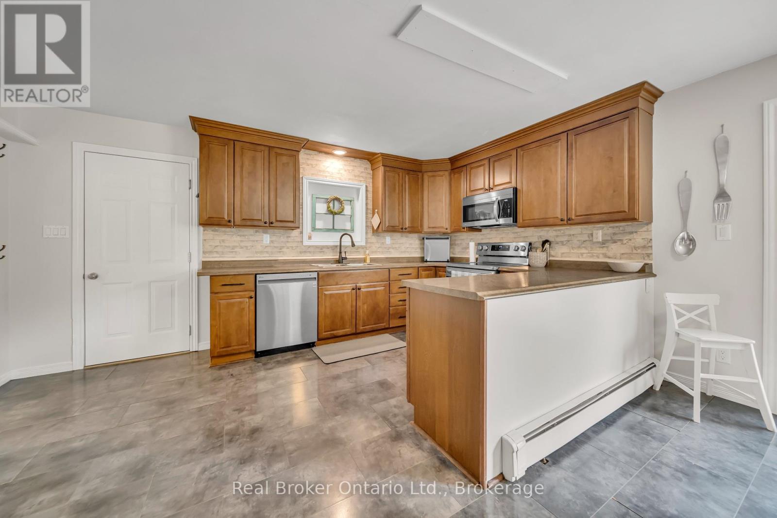 218 Cambridge Street, Arran-Elderslie, Ontario  N0G 2N0 - Photo 15 - X12213983