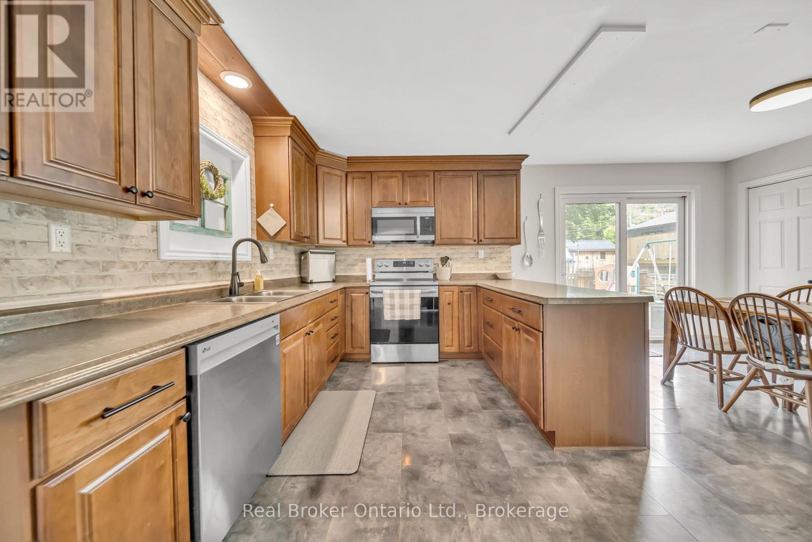 218 Cambridge Street, Arran-Elderslie, Ontario  N0G 2N0 - Photo 16 - X12213983