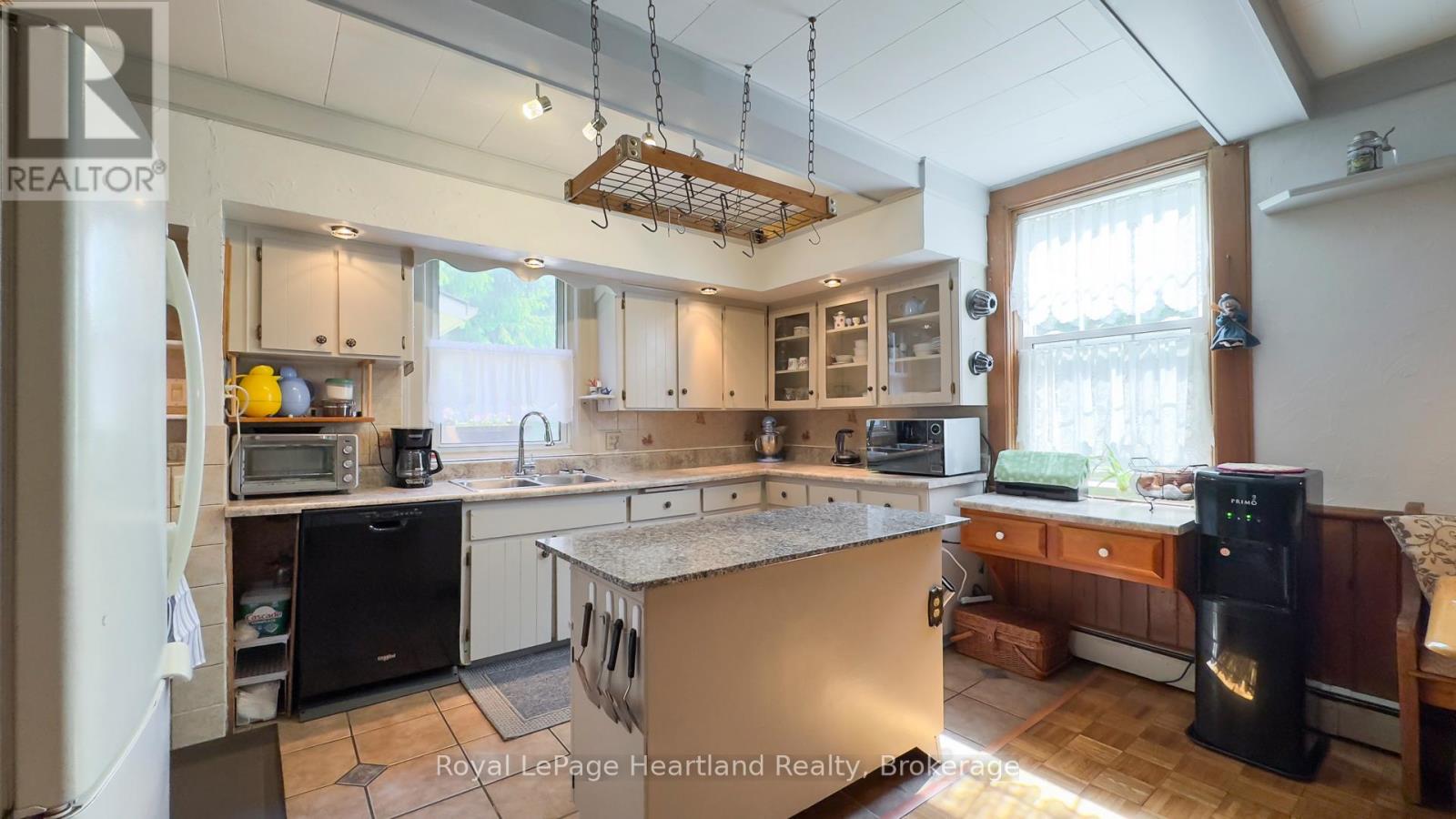 131 Rattenbury Street E, Central Huron, Ontario  N0M 1L0 - Photo 19 - X12214347