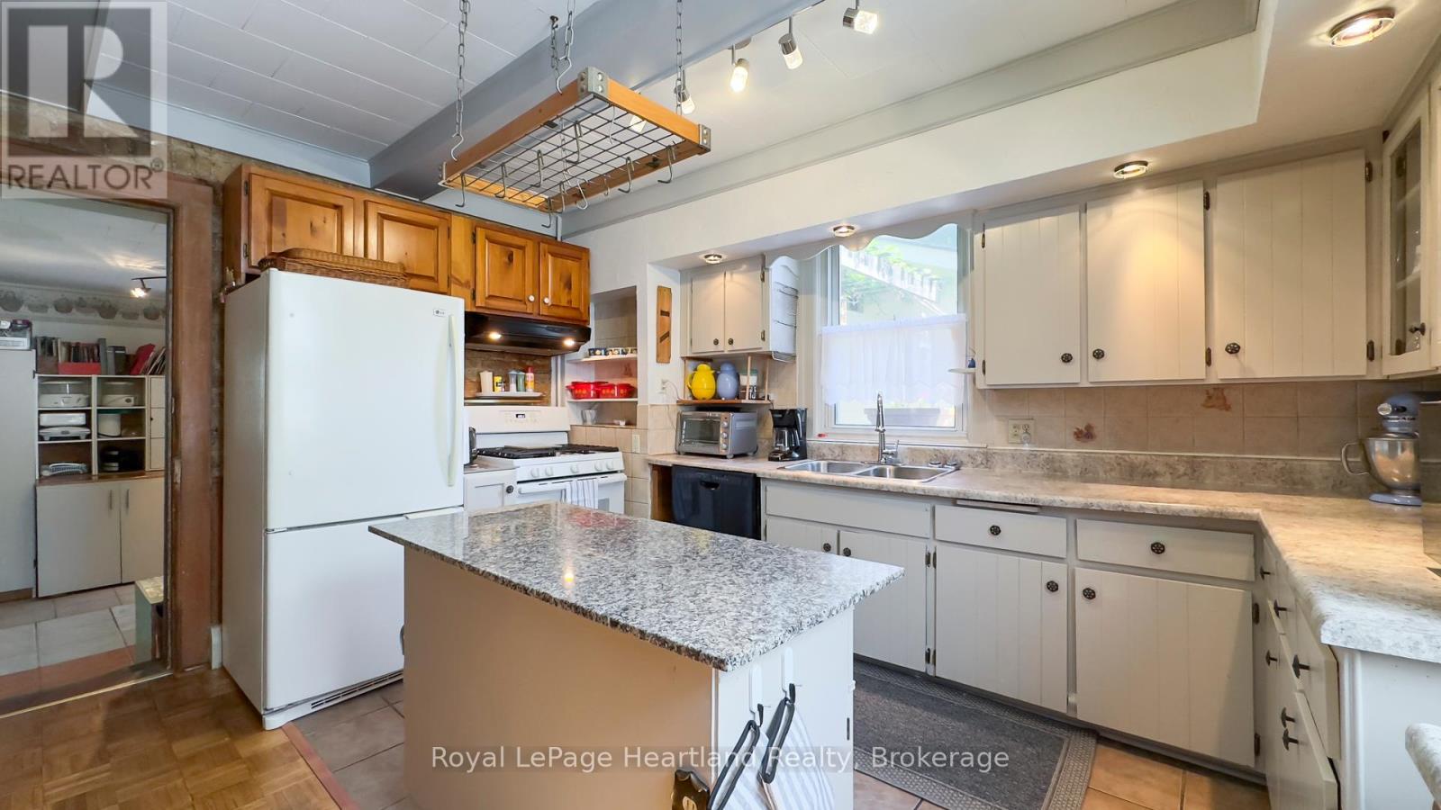131 Rattenbury Street E, Central Huron, Ontario  N0M 1L0 - Photo 20 - X12214347