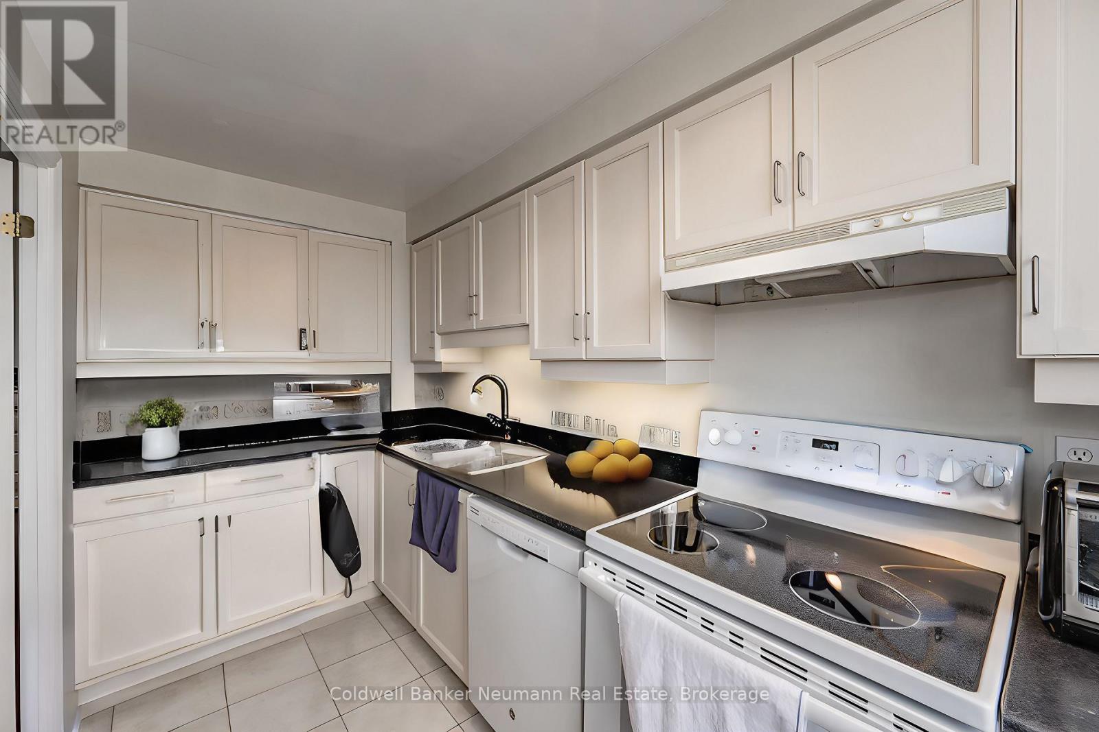 409 - 60 Old Mill Road, Oakville, Ontario  L6J 7V9 - Photo 4 - W12214446