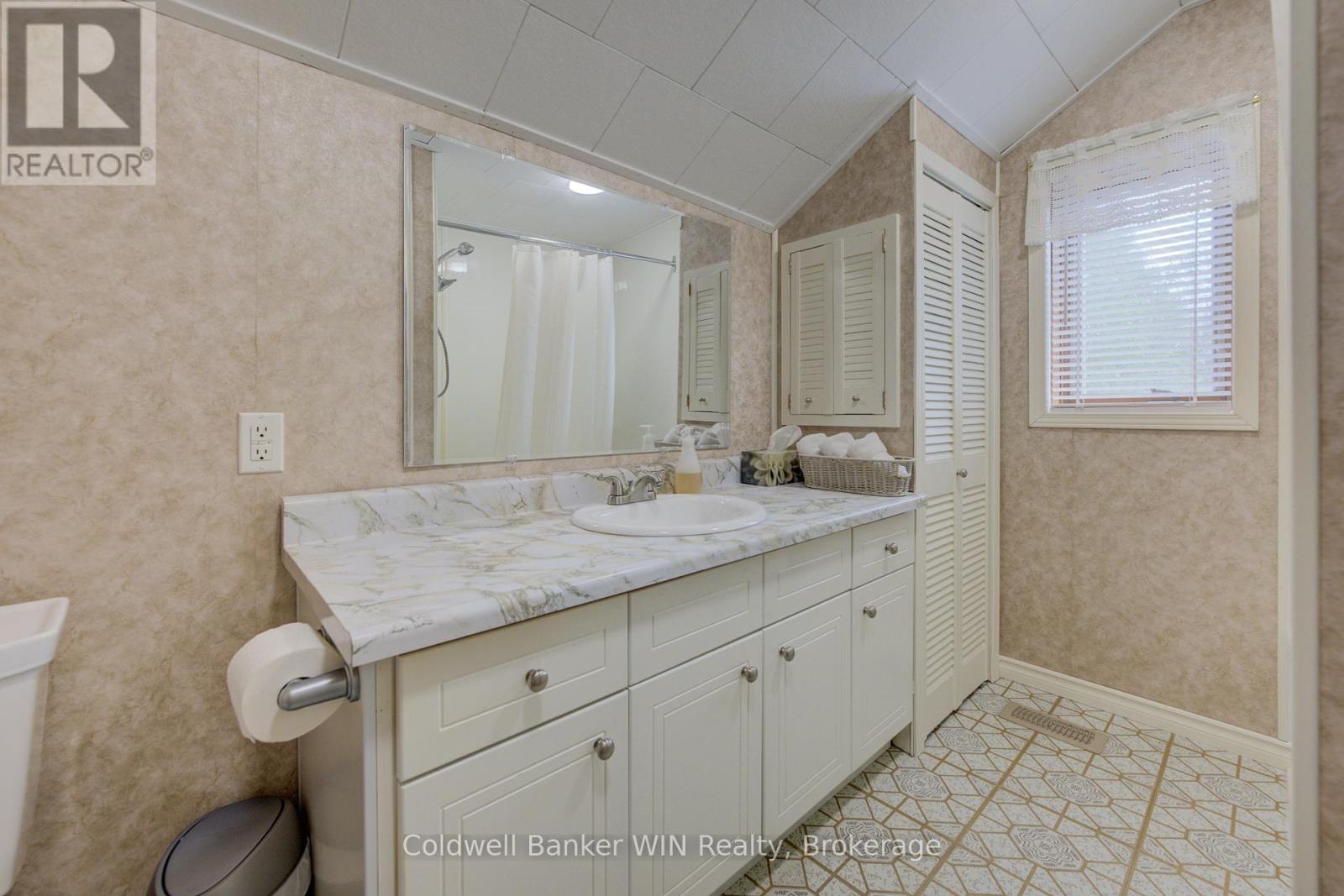 175 Smith Street, Wellington North, Ontario  N0G 1A0 - Photo 32 - X12214988