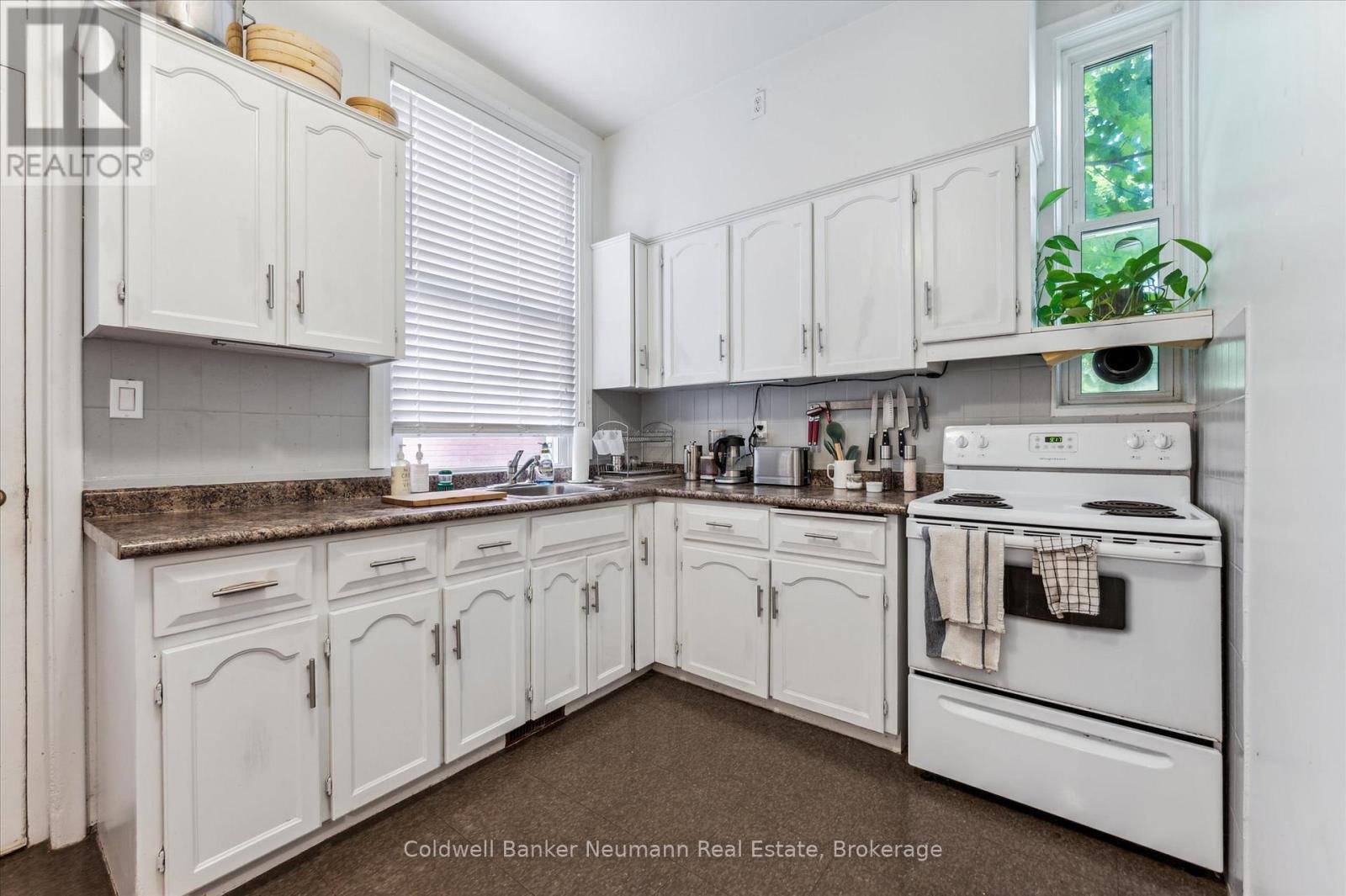 7 Cambridge Street, Guelph, Ontario  N1H 2T8 - Photo 6 - X12215517