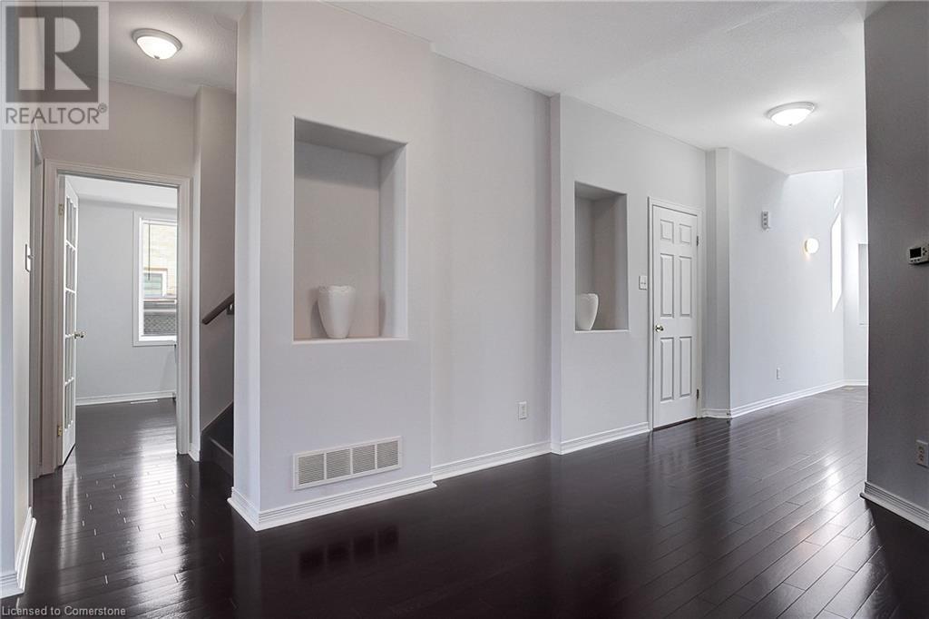 320 Robert Ferrie Drive, Kitchener, Ontario  N2P 2X7 - Photo 6 - 40740198