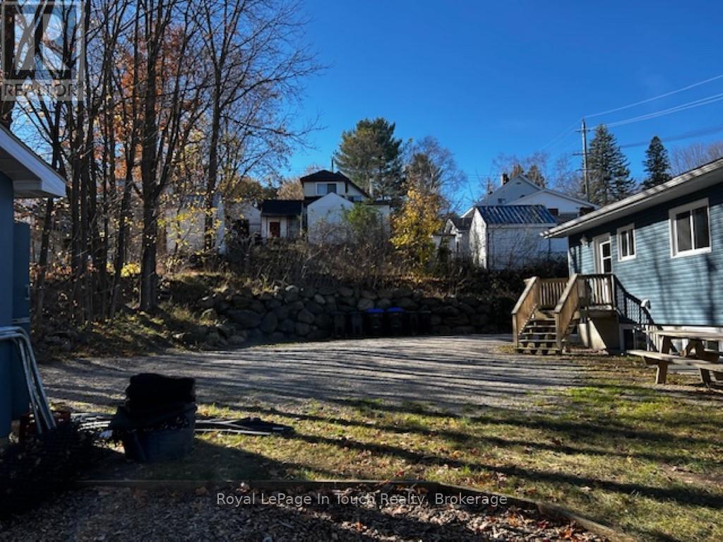Lower - 687 Montreal Street, Midland, Ontario  L4R 1G5 - Photo 2 - S12215704