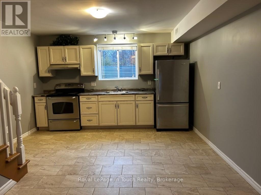 Lower - 687 Montreal Street, Midland, Ontario  L4R 1G5 - Photo 4 - S12215704