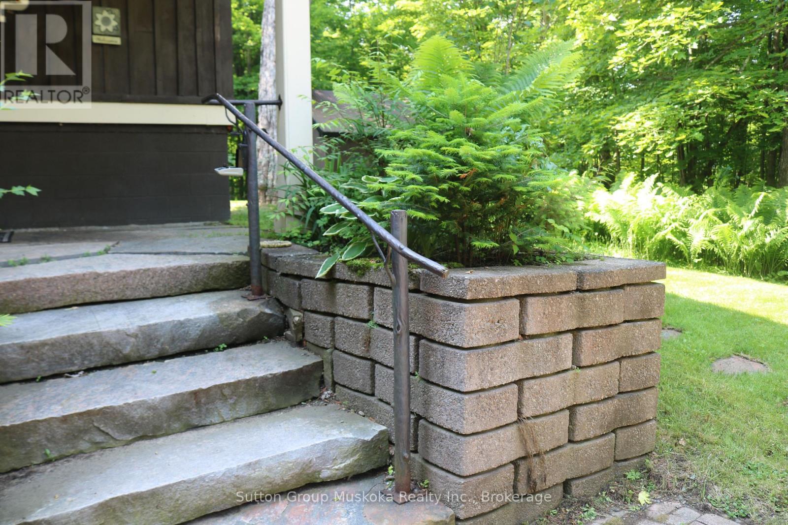 2360 Highway 60 Highway, Lake Of Bays, Ontario  P1H 2E5 - Photo 4 - X12215869