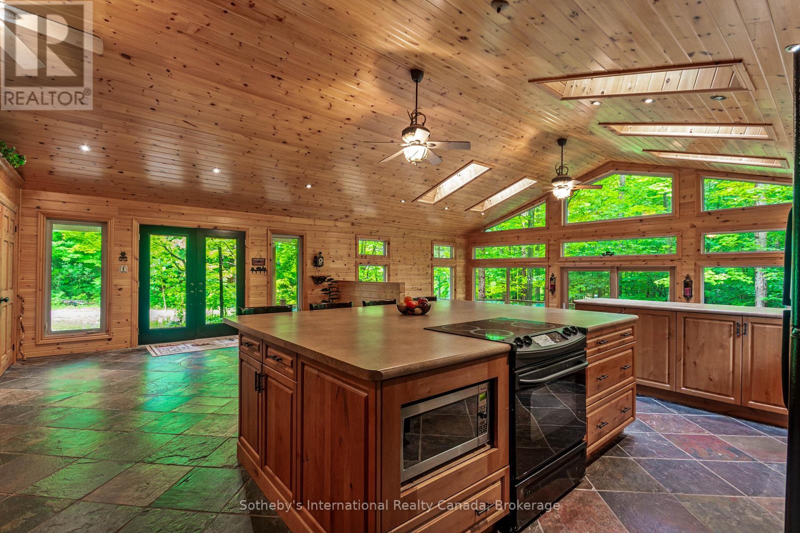 4 Amik Lane, Christian Island 30, Ontario  L9M 0A9 - Photo 5 - S12216392
