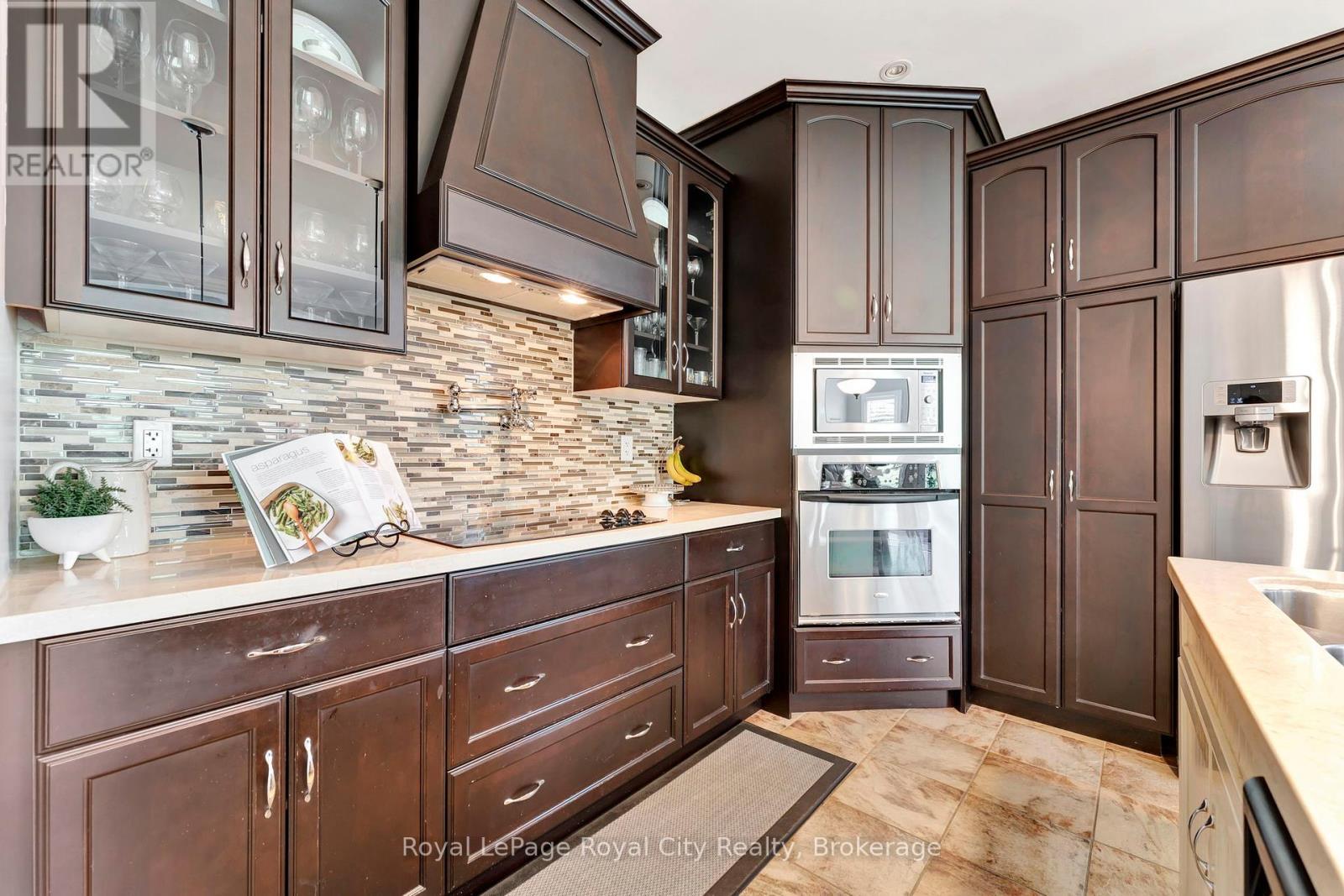 114 Aberfoyle Mill Crescent, Puslinch, Ontario  N0B 2J0 - Photo 13 - X12216357