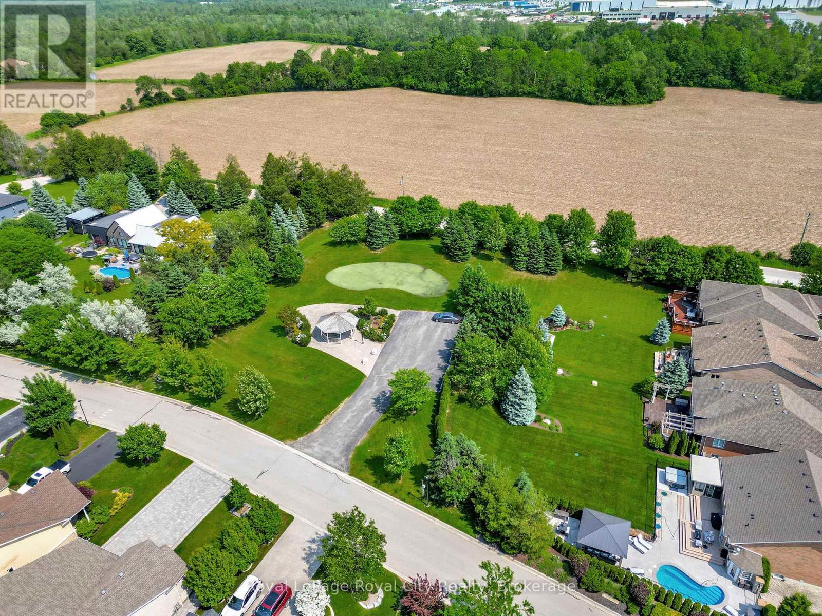 114 Aberfoyle Mill Crescent, Puslinch, Ontario  N0B 2J0 - Photo 3 - X12216357